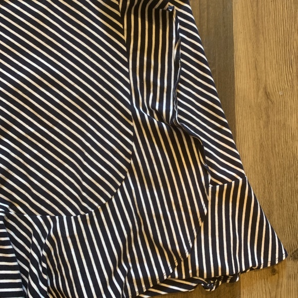 Talbots ruffle bottom skirt. Worn once . Excellent‎ condition - Picture 3 of 4